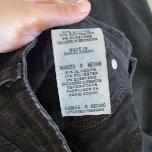 Levi’s Skinny Leg Jeans in Black - Picture 8 of 9